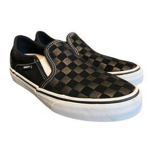 Vans Checkered Black on black. Size 7. Good condition. Great tread.